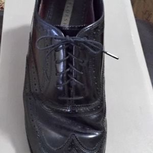 A vintage pair of classic Wingtips shoes size 10.5